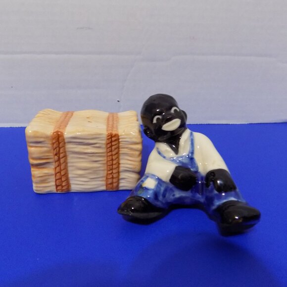 Vintage Black American Boy On Hay Stack  Salt & Pepper Shakers Made In Japan - Picture 2 of 4